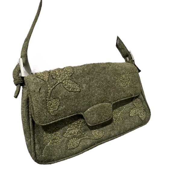 Villager Liz Claiborne Embroidered Small Felt Shoulder Bag - Picture 2 of 16